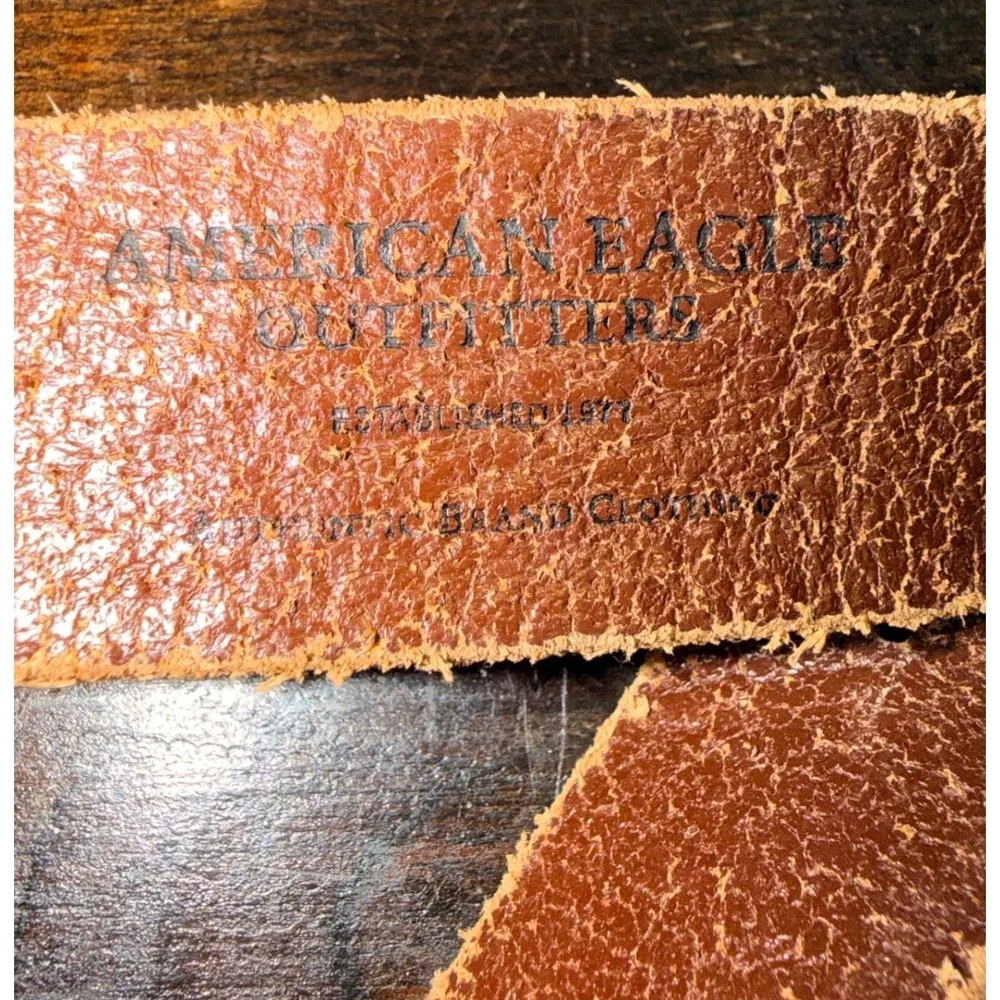 American Eagle Outfitters Mens Brown Leather Belt USR 1977 Shield Buckle Sz 32